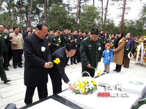 ����ʡί��ί��ʡί�ؕ��L(zh��ng)��̩�����У���܊�¿ƌW(xu��)ԺԭԺ�L(zh��ng)���ό������ɣ�����ë�����c���A֮�ӣ��ң�ë������ë�����c���A֮Ĺ���I(xi��n)�r����