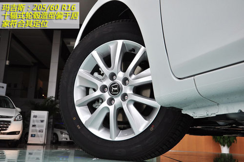 ܇�е��ꌍ�ļ{�ǽ� 5 Sedan �����ϡ��Ռ����x���I