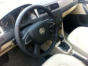 ˹���_(d��)�Ϻ���˹���_(d��)��J2013�� 1.6L �ԄӃ�(y��u)�x��