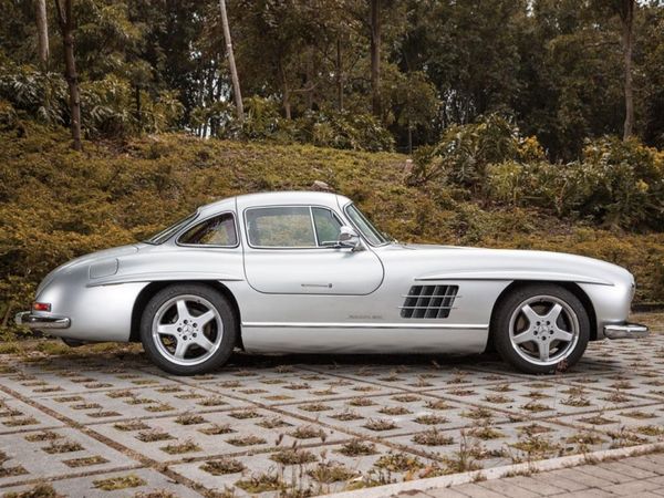 ���Y300SL���b