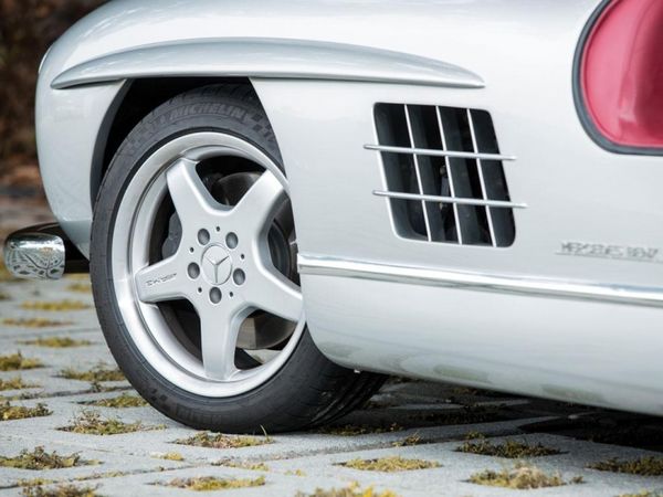 ���Y300SL���b