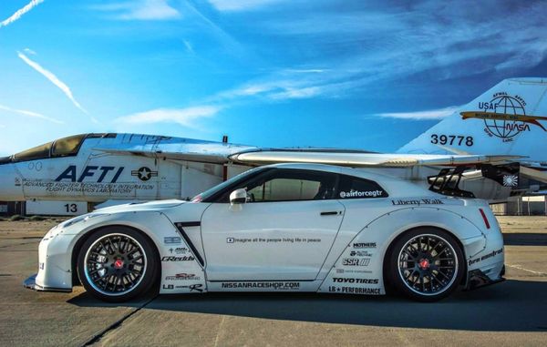 �Ԛ���¶ GT-R R35�c����ʽ��(zh��n)���C�R����