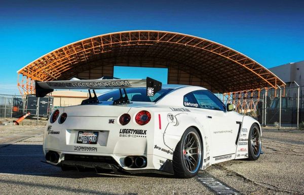 �Ԛ���¶ GT-R R35�c����ʽ��(zh��n)���C�R����