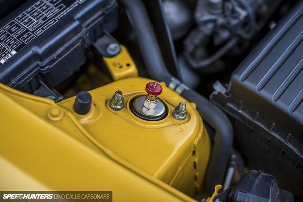 ��׷���ˑB(t��i)���� Ů܇���ĸ��b����S2000!