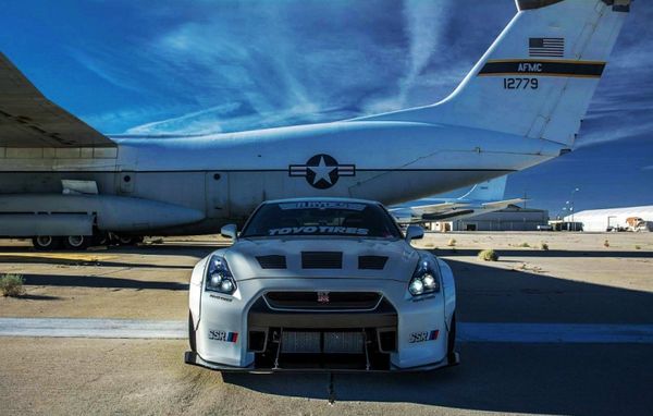 �Ԛ���¶ GT-R R35�c����ʽ��(zh��n)���C�R����