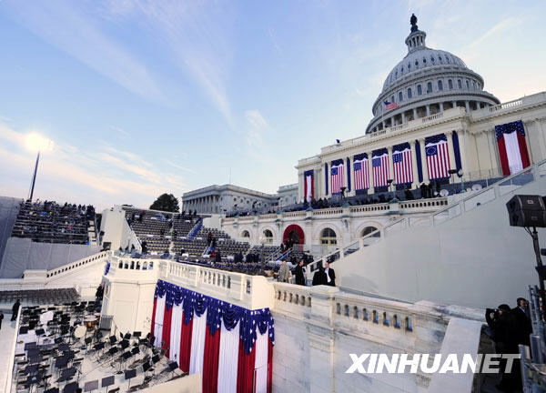 �@��1��20���峿�Ĕz��λ�������׶��Aʢ�D�ć�����B���������������x���y(t��ng)�W���R�ľ��xʽ���Aʢ�D������Bǰ�e����