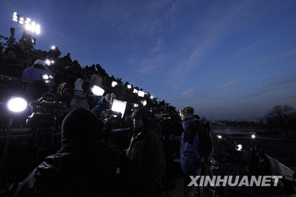  1��20�գ��������׶��Aʢ�D�ć�����Bǰ��ý�w�ڞ���xʽ�Ĉ�����ʂ����������x���y(t��ng)�W���R�ľ��xʽ�����ڇ�����Bǰ�e�С�