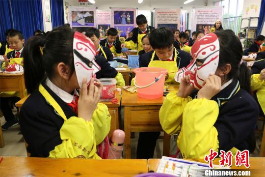 �����l�R˥����Ѯ�݆T�M(j��n)У�@�ƏV�΂���