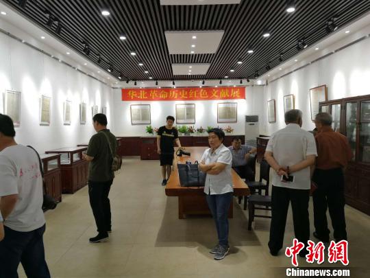 ���A�������vʷ�tɫ�īI(xi��n)չ��չ��200����tɫ���ﾫƷ