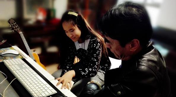 ��耳�������(ji��)���H���������ِ12�q�Ї�С����Ó�f����