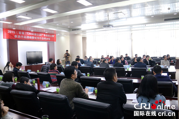 �DƬĬ�J���}