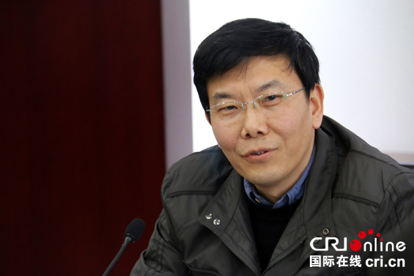 �DƬĬ�J���}