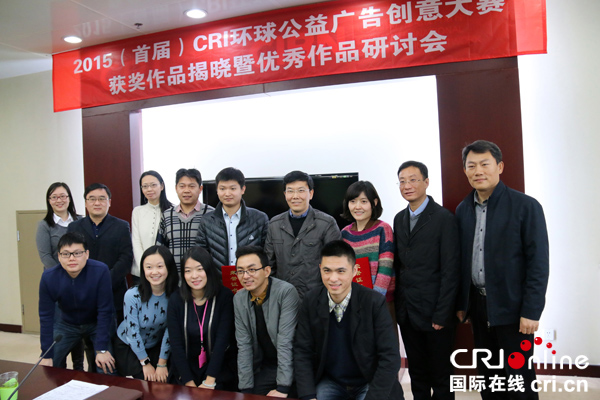 �DƬĬ�J���}