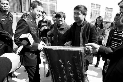 鄭州一對夫妻睡夢中孩子被偷32年后細(xì)心民警尋回