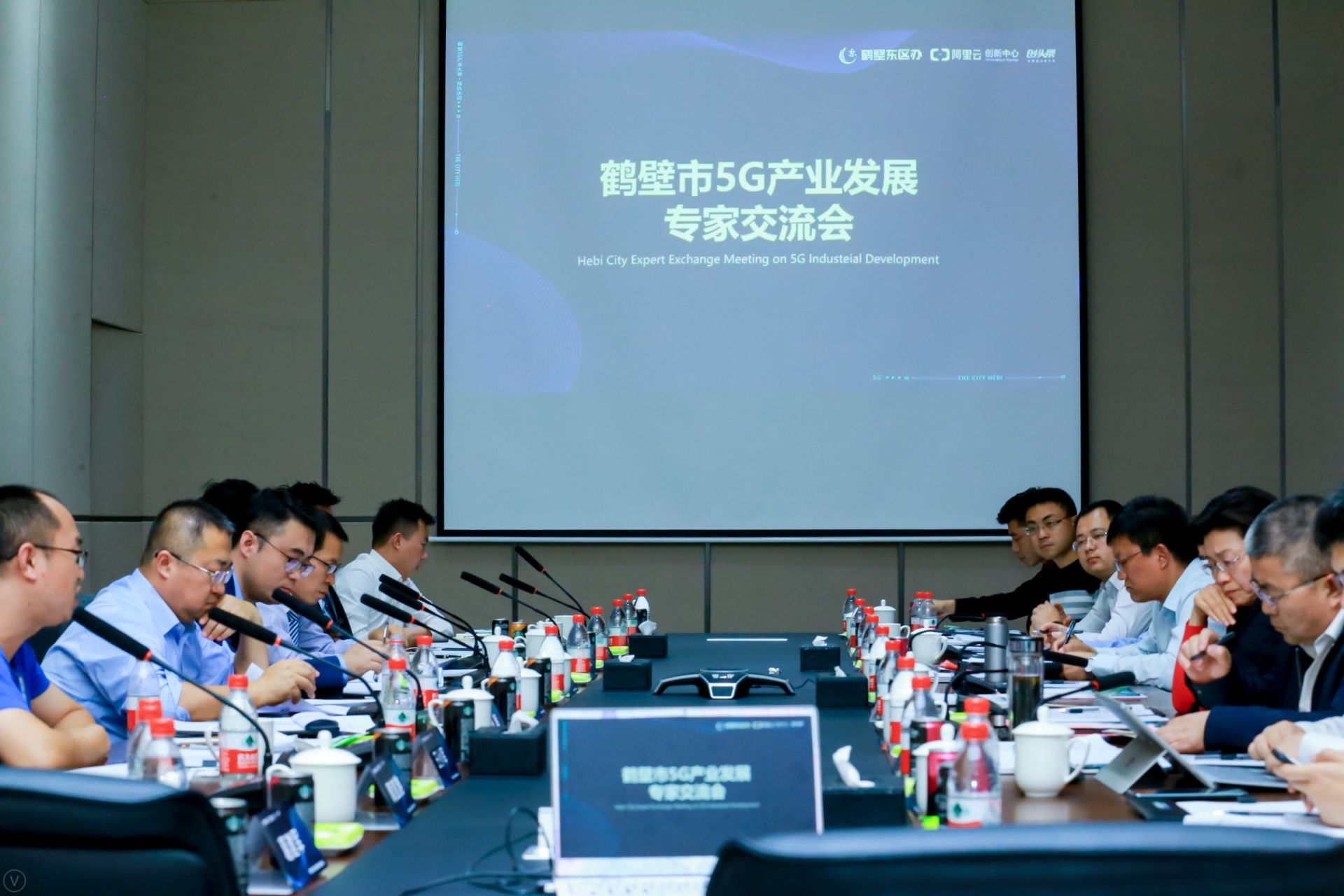 vbox10244_AK2Y9097_164708_small (1).JPG