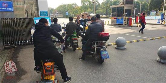 �Ⱥ��M(j��n)��У�@���T��