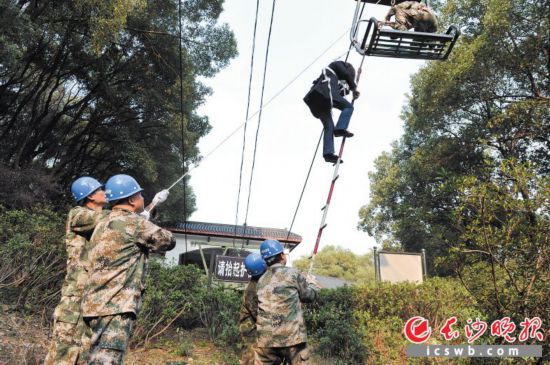 ����������������´ɽ(li��n)�Ͼ��^(q��)��������{���Ԯ��M����һ�����\�����¹ʑ�����Ԯ�ݾ���  �Lɳ���ӛ�� ��־�� �z