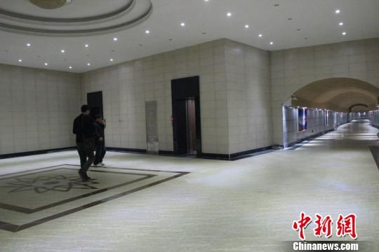 �D���R��ɽɽ�w��(n��i)�Q�����ɽ�׳������ ������ �z