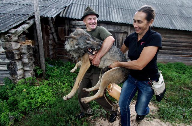 �׶��_˹һ��ͥ�B(y��ng)�Ǯ�(d��ng)���� 10�qŮ���T�ǿ�