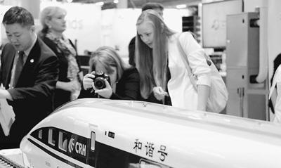 ȥ��10�����ж��p�������˸��F������������D���ڵ�����Ī˹�Ƈ��H��(chu��ng)�°l(f��)չՓ�����g�����_˹�^�����^�з�չ���ĸ��Fģ����