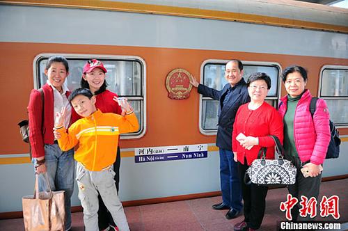 DЇοڒЇյ܇ǰӰ<a target='_blank'  _fcksavedurl='http://www.chinanews.com/'><p class=