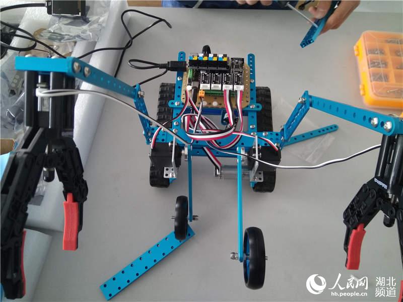 ��h������һ�W����������Ħ�C���ˡ� �ɴ������