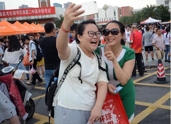 �����߿���Ҫ��Ŀ�Ŀ�ԇ7������17�rȫ���Y(ji��)����һλ�����߳�������ͼ��L�_�ĺ�Ӱ���r��/�z��