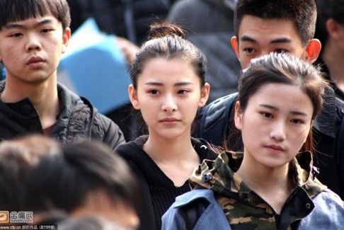 ������Ů�뚢���� �P�c(di��n)������ײĘ��ˇ����