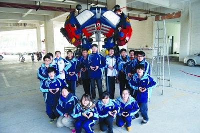 ��׃�ν�������Ҫ�ɹ��ˣ�ͬ�W(xu��)����M��ף�����ڴ����W(xu��)У���D