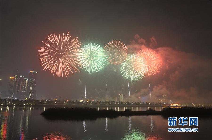 ���������1���Lɳ����������R����