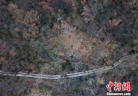 ���Ľ��K����կ�ϡ������Fɽ�¶��������L(f��ng)��