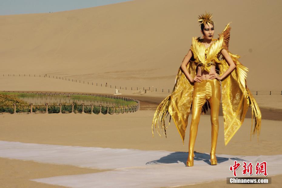 17��(gu��)ģ���ڶػ��Qɳɽ�㡰�z·�r(sh��)���L(f��ng)�顱