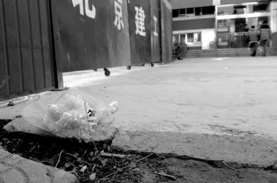 �����ڽ�����ȫ��ͣ������ �z�錢����һ��