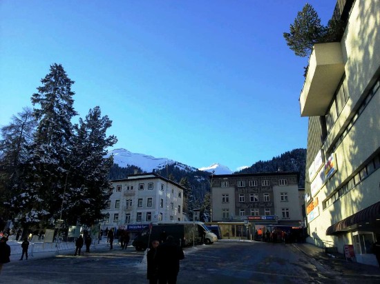 �M����ȥ��һƬѩ�ס��_�µ�·�棬��̎��������h̎��ɽ�塣�_��˹��ȫ��һ���yɫ��������