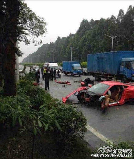 �V�|��ɽһ������ײ���� ܇���Ƀɽ�