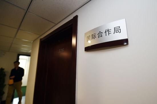 �����x:���M���������H׷��׷�E����(��)