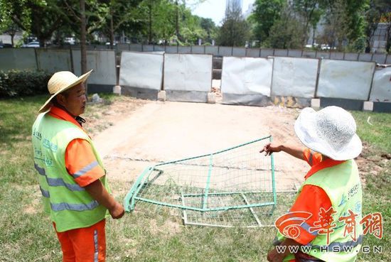 7��11���糿��ؓ(f��)؟(z��)��������Ǳ��P����·����·���ľ�·֮�g·�εı����T��������һ�����E�����^������߀�úõı����T��Ϣ������Ȼ��һҹ֮�g��ʧ��Ҋ(ji��n)����ԭַҲ����߸Ƀ���ֻʣ��߀����ذ�u��һƬ�յ�����(d��ng)Ȼ��������������ƷҲ�������w��