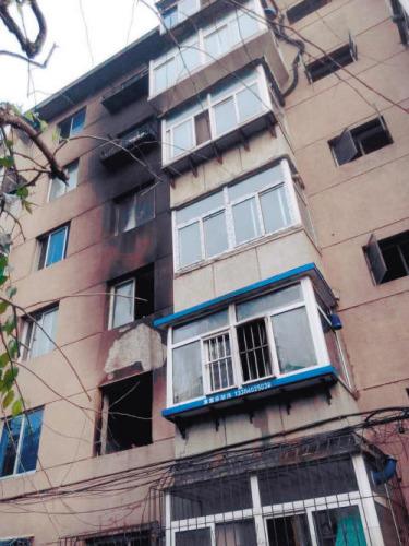 �ְ�����˯���X(ju��) Ů�����P����C(j��)�c(di��n)ȼ����