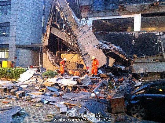 7��29��17�r55�֣�����119ָ�]���ĽӾ��Q���\�I(y��)·�c�ɰ�·ʮ�ָ����Ƿ��������������Ȼ��й©��ͬ�r���Ѿȹ��������M�������DƬ��Դ�����ʡ����������꠹ٷ�΢��