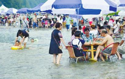 �ɶ���ɡ��F偡�ˮ�錢�ϰ���ٍ7000Ԫ���D��