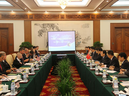 �˴η��ִ������䌍(sh��)����݆������(zh��n)���c��(j��ng)��(j��)��(du��)Ԓ�����(zh��n)�Ԍ�(du��)Ԓ�ɹ��ľ��w�e���������ڞ����A�������P(gu��n)ϵ�̓ɇ�(gu��)�ߌ�����(l��i)�I(y��ng)�����Ú�ա��p���̶��m�r(sh��)�����e�����������θ����L(zh��ng)��(j��)���ִ�����