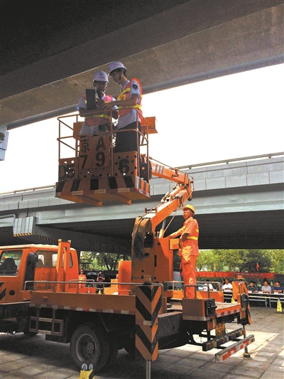 ������Ԫ�����(n��i)���ӓQ������ײ�����¹�������