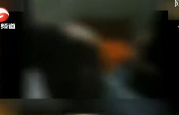 ��̖����ȥ�ɡ���Ů�ӹ��@�ṩ���^��ɫ�����(w��)�r��ץ