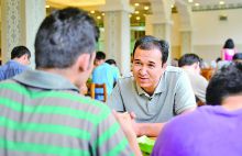 �젖�཭��̩��������������պ��h�F��ľ�l(xi��ng)һ��(g��)��ͨ���r(n��ng)���ͥ��2005������h��W(xu��)늚⹤�̌W(xu��)Ժ���I(y��)���F(xi��n)������h������ľ�����ʳ�������޹�˾����(j��ng)����9��25�գ�ӛ�߲��L�젖�཭�r(sh��)�����f������һ��Ԓ���ǡ�׌������ֵܽ�������������ͥ����