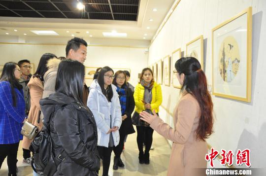 �V���WԺ�ɕ������Ҽ���չʾ��������Ʒ��