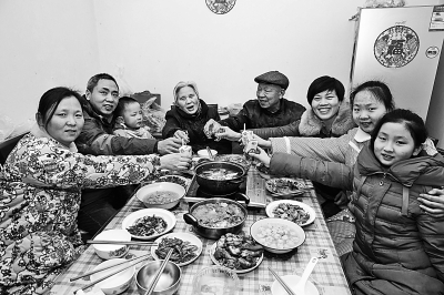 2��7��������ʡ���(y��ng)����������ϼһ�҇�����һ�����ҹ�����������һ�����䘷(l��)���ڡ�������?q��ng)?b��o)ӛ�� �����h�z