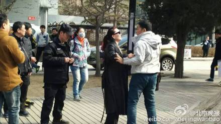 ��Ӱˇ����(ch��ng)����¹� һ����׷��Ů�Կ���(�D)