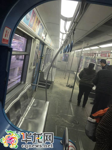 ��(j��)��(d��ng)�r(sh��)����܇����(n��i)�H�v�˴��µ�������С����Vӛ������(d��ng)�r(sh��)܇����ţ����վ�l(f��)����ͻȻ�Ͱl(f��)����ը��܇���S���˻�վ��(n��i)ͣס���F(xi��n)���D�r(sh��)һƬ�����߀�úܿ����˺�����Ī��Ī�š��������ˆT�ͱ���Ҳ�M�����������܇����(j��)��С��Q��܇����(n��i)�l(f��)����ը�����w�ں�ɫ����������(d��o)��܇����(n��i)һƬ�ǽ���