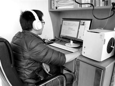 �Y�ψD���ɶ���УӢ�Z�ώ��o���W(w��ng)�j�ھ��̎����DƬ��Դ���ɶ��̈�