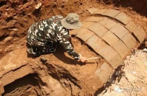 �������fլ�����Ͻ��·� һ�z��ȥ�l(f��)�F(xi��n)һ����Ĺ